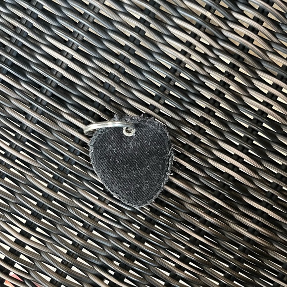 Brandy Melville Alien Keychain - Picture 2 of 2